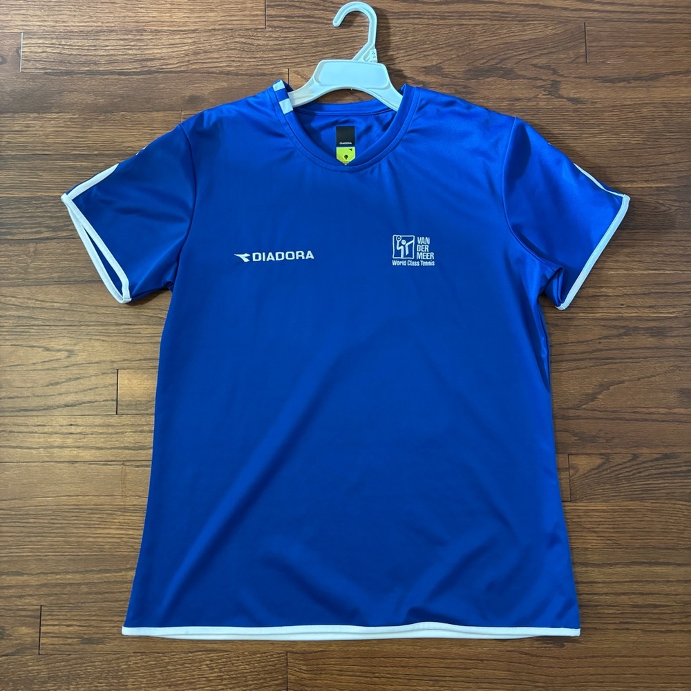 Van Der Meer World Class Tennis Women’s Large Blue Diadora Short Sleeve Shirt